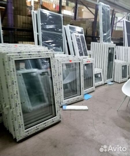 Готовые пластиковые окна 90х90