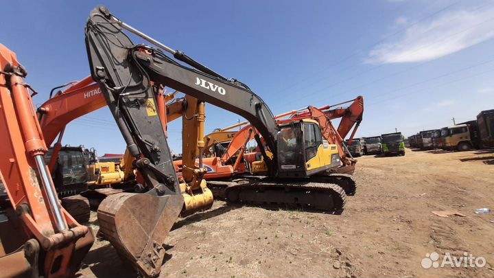 Гусеничный экскаватор Volvo EC220DL, 2014