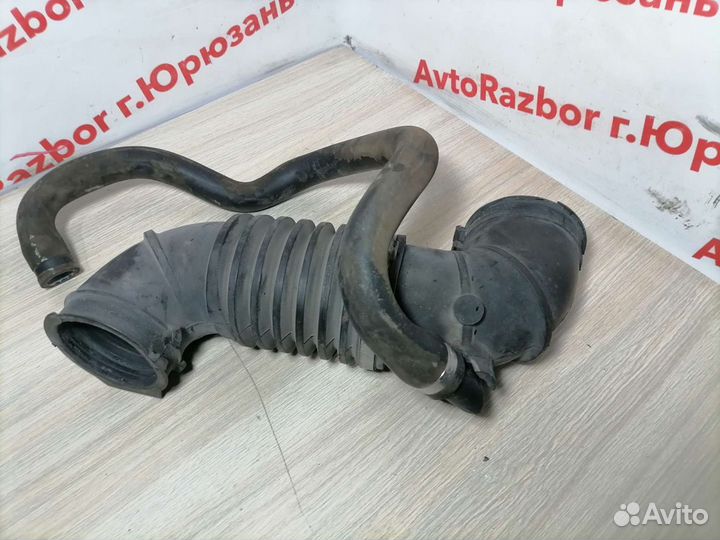 Патрубок возможного фильтра Volvo S40 01-04