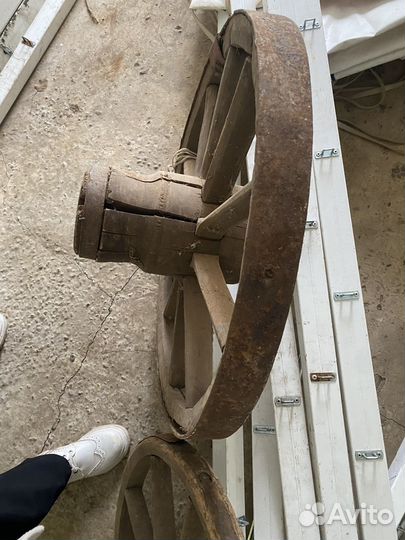 Колесо деревянное от телеги