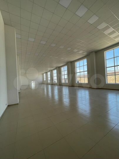 Автосалон 1102.6 м²