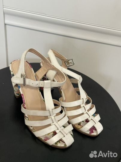 Босоножки 39