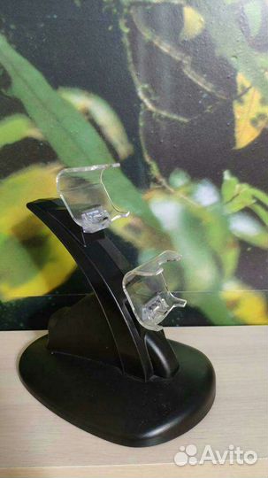 Зарядка-подставка для геймпадов PS4