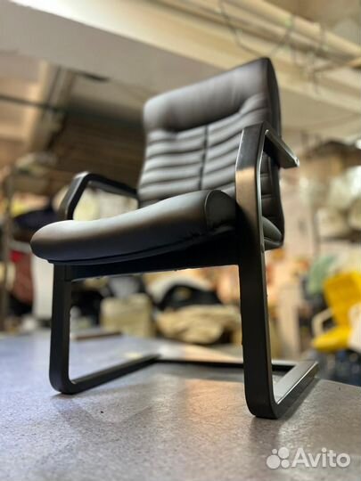 Компьютерное кресло на полозьях