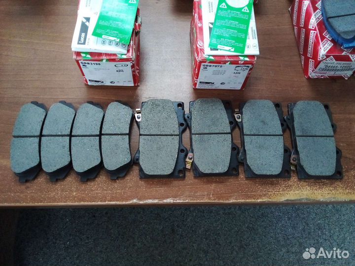 Тормозные колодки перед Toyota Land Cruiser 100