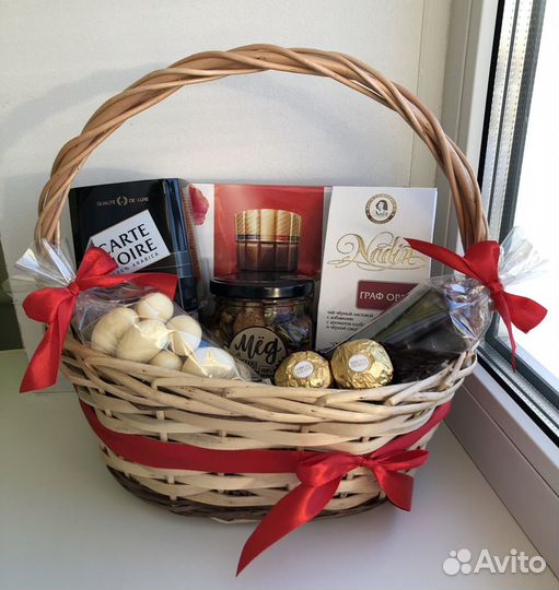 Подарочная корзина. Съедобные букеты