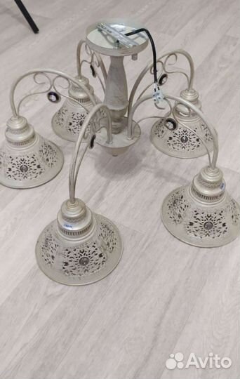 Люстры и светильники