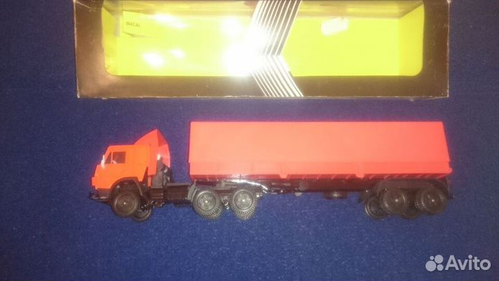 Коллекционные машинки 1 43