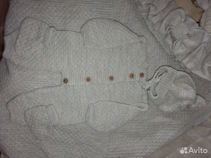 Вязаный комплект для новорожденного конверт комбез