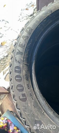 Goodyear UltraGrip 215/55 R17