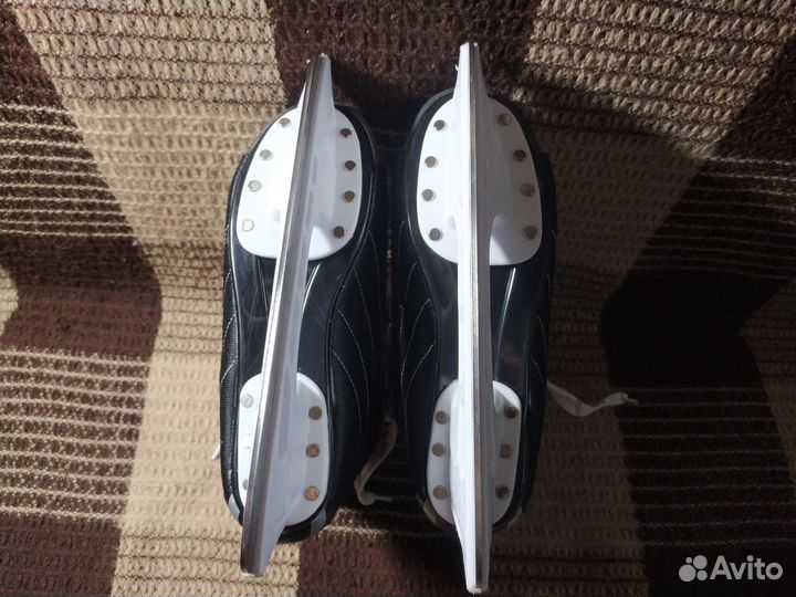 Коньки хоккейные