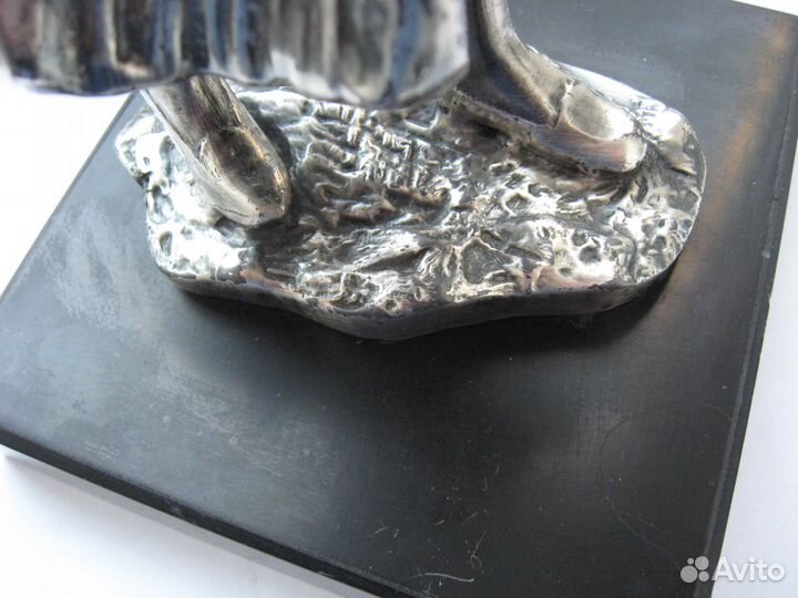 Антиквариат парные скульптуры крестьянка