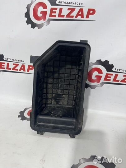 Крышка корпуса воздушного фильтра Kia Rio 3 G4FC 1