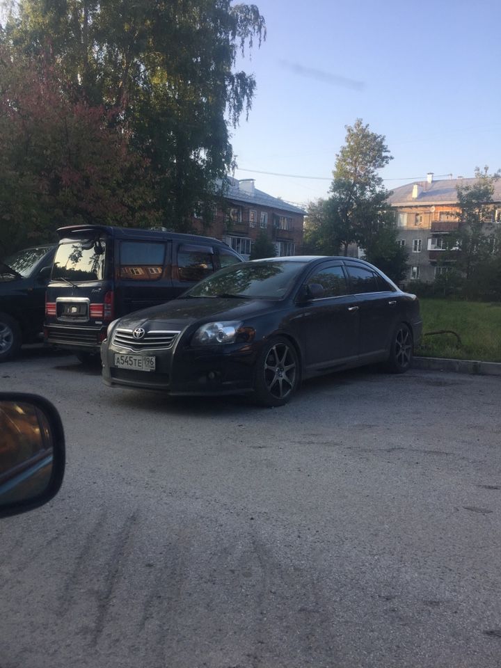 Toyota Avensis: фото владельца