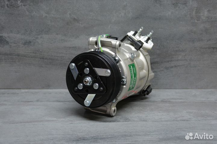 Компрессор кондиционера Jaguar XF