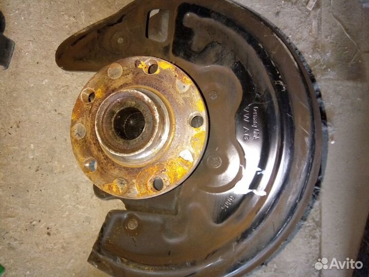 Поворотный кулак VW Passat B5+