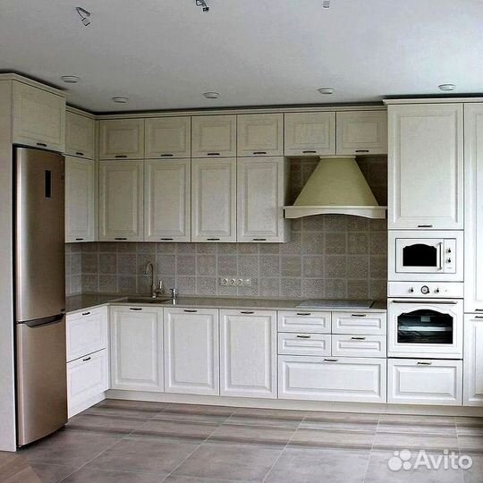 Угловой кухонный гарнитур классика