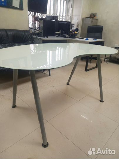 Продам стол