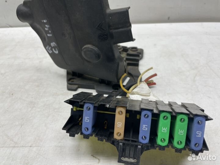 Блок предохранителей / аккумулятора Citroen C3 Pic