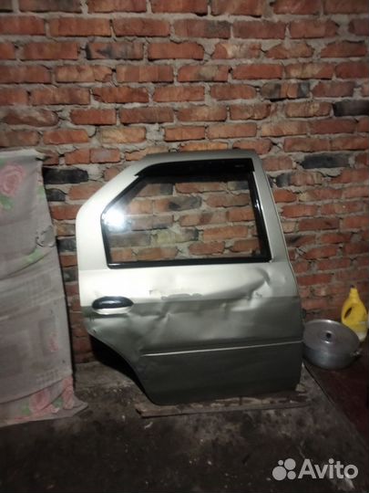 Дверь задняя правая требуется ремонт а