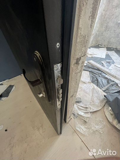 Дверь металлическая от застройщика