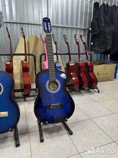 Классическая гитара синяя