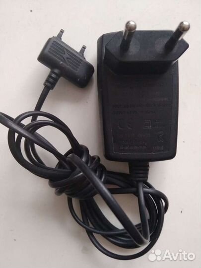 Зарядное устройство Sony Ericsson
