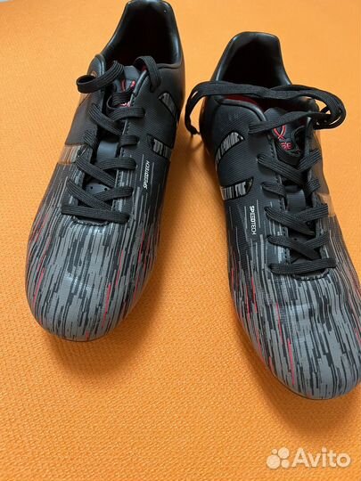 Детские футбольные бутсы