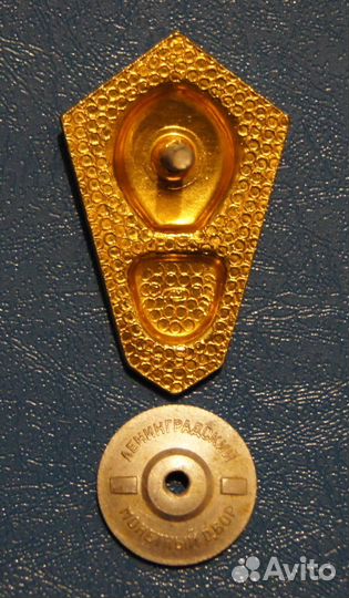 Нагрудный знак об окончании техникума