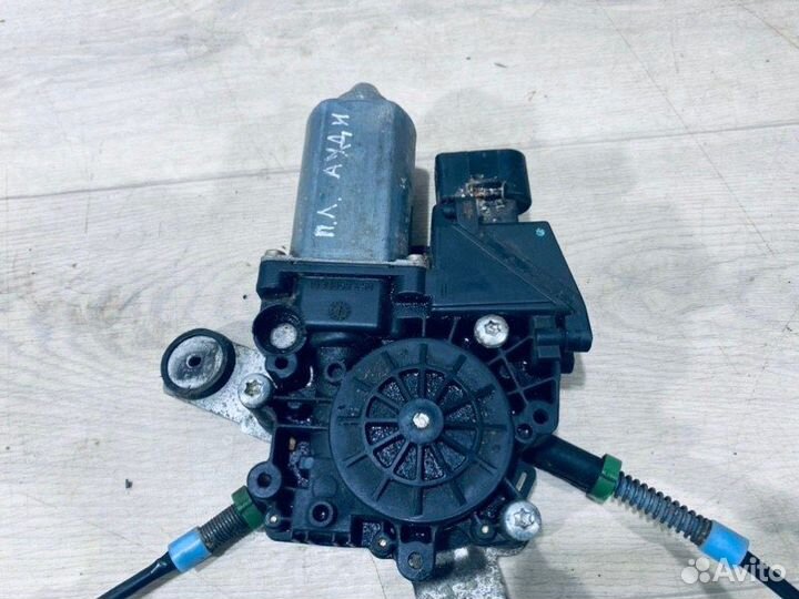 Стеклоподъемник передний левый Audi 100