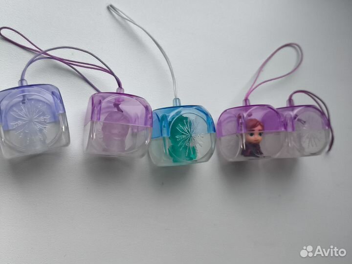 Игрушки с героями мультфильма