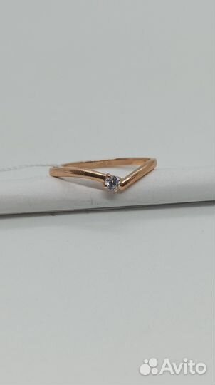 Золотое кольцо с камнем 16р