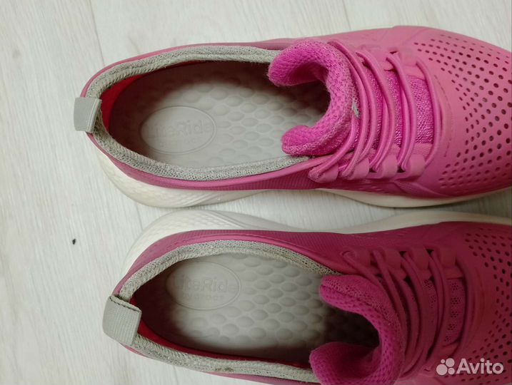 Кроссовки crocs