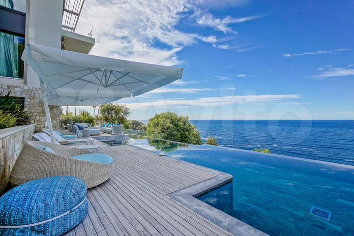 Коттедж 580 м² на участке 11 сот.