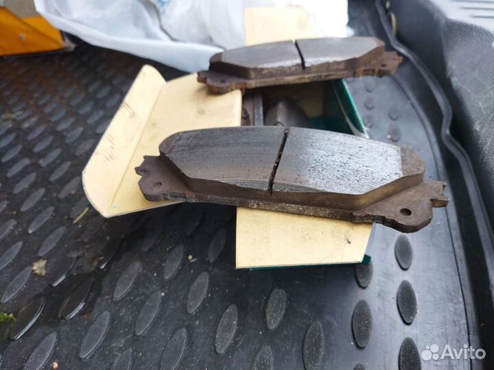 Тормозные колодки передние на а/м Лексус NX200t