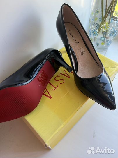 Новые лакированные лодочки 35