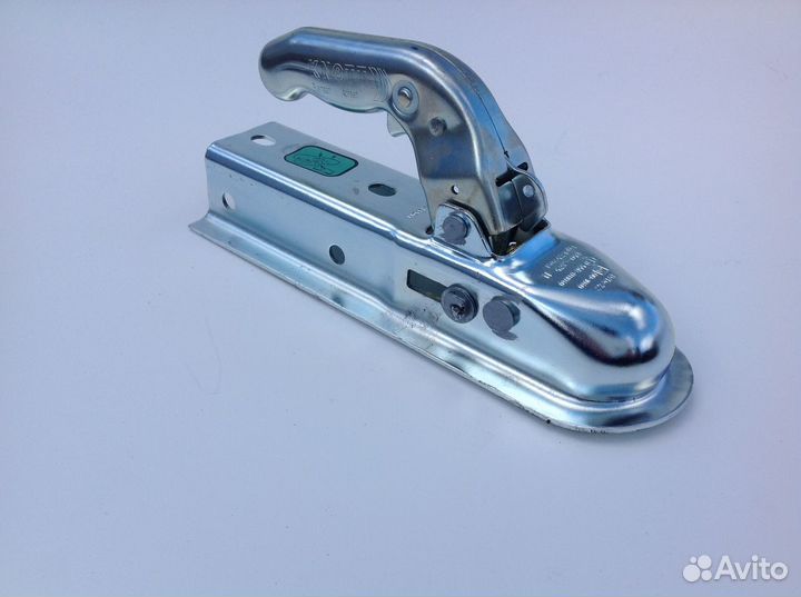 Сцепная головка для прицепа замок