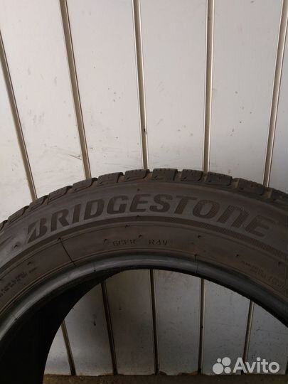 Bridgestone Blizzak LM-80 215/60 R17