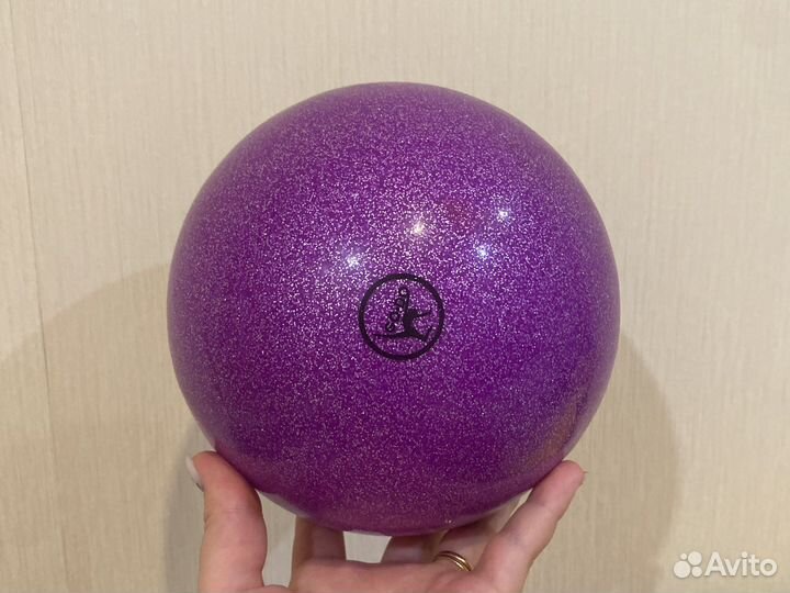 Гимнастический мяч и скакалка