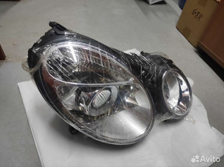 Фара правая линзованная Mercedes w211