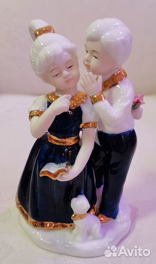Статуэтка фарфор
