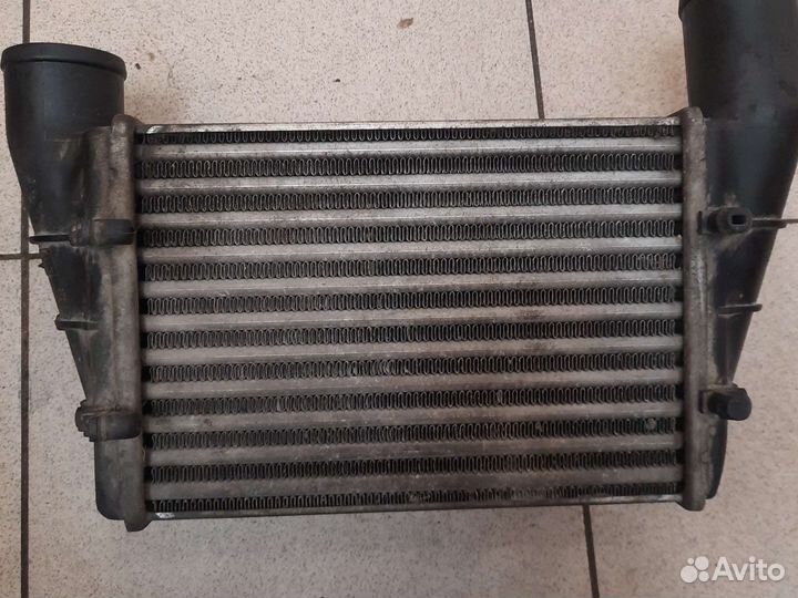 Интеркулер Volkswagen Passat B5 058145805A