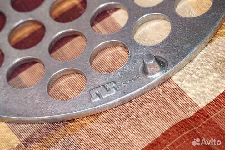 Пельменница железная на ножках 37шт 0,7кг СССР