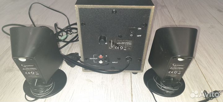 Колонки для компьютера с сабвуфером 2.1