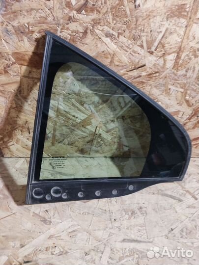 Стекло заднее левое глухое (форточка) volvo s80 2
