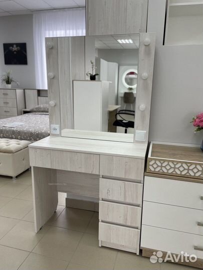 Туалетный стол