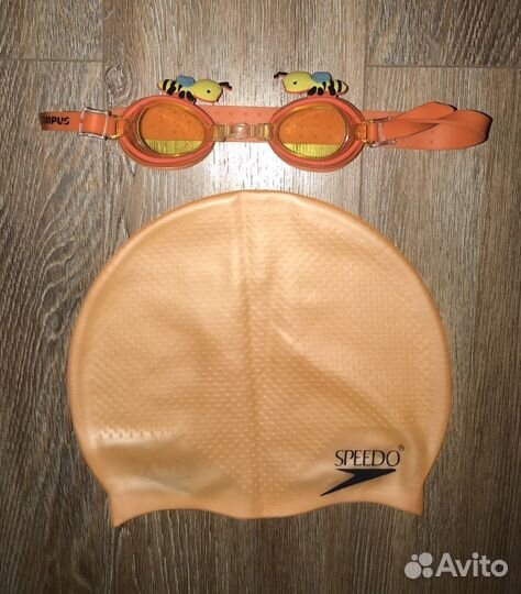 Очки и шапочка для плавания