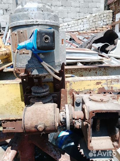 Под'емный стационарный кран 