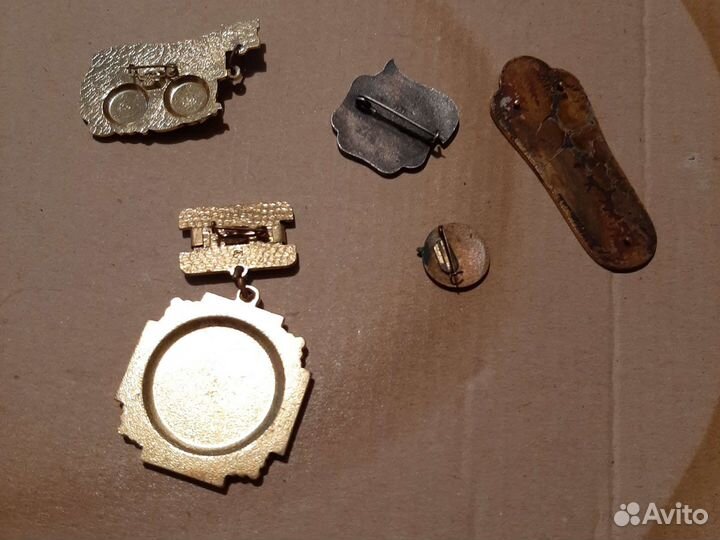 Тяжелые значки СССР