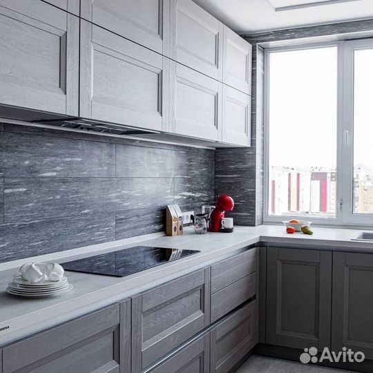 Серая матовая кухня